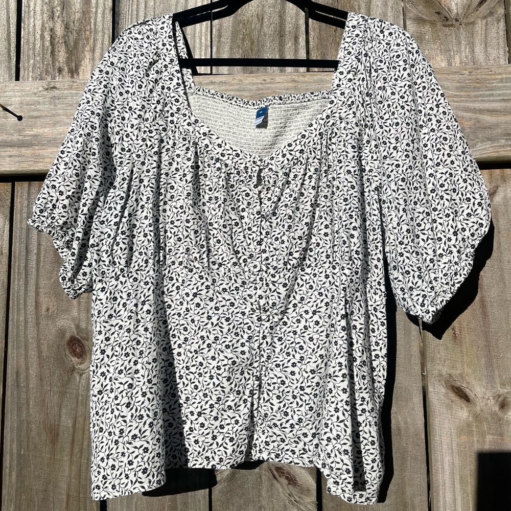Old Navy White and Black Printed Peasant Blouse
